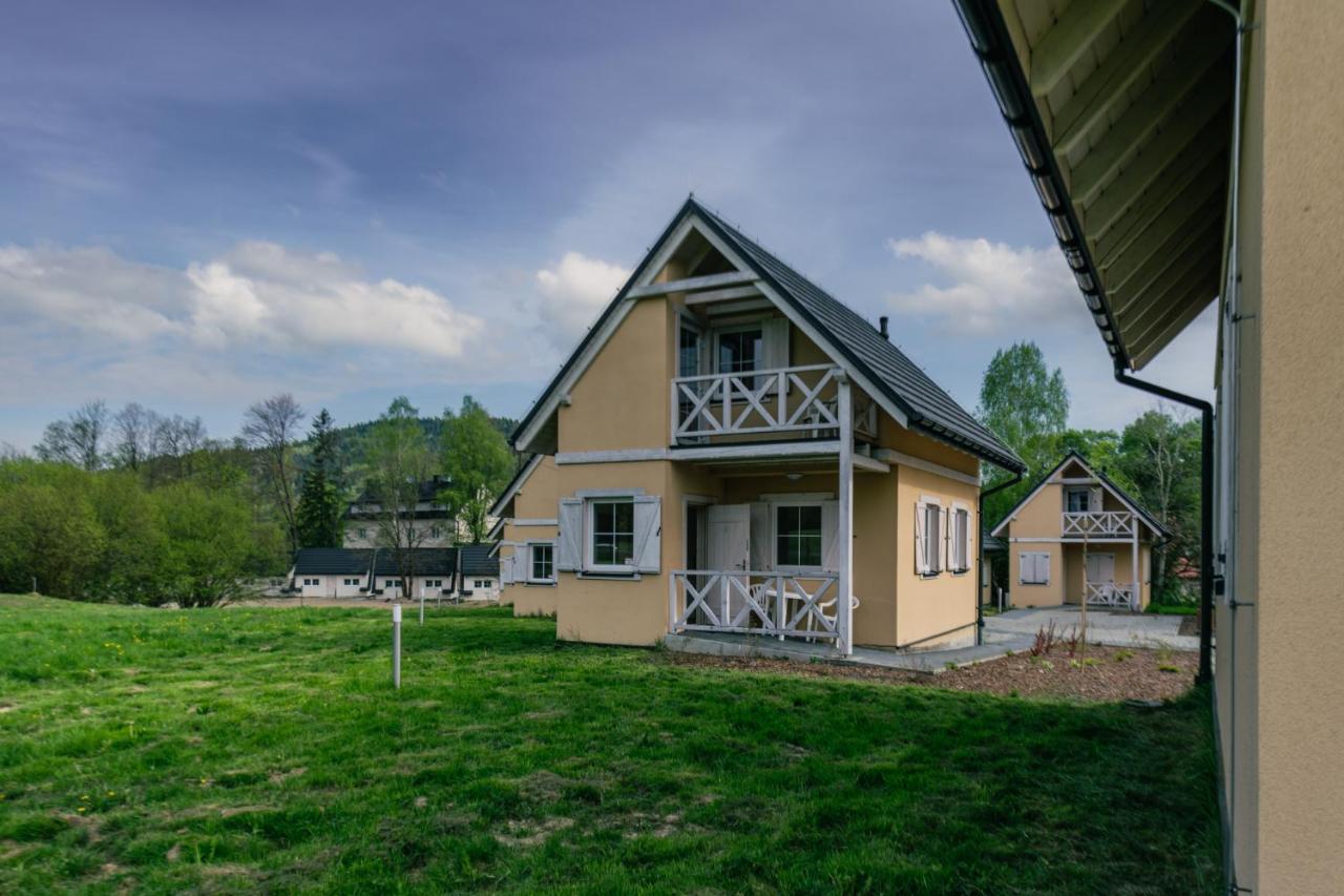 Country Club Zywiec Hotel Spa I Domki Caloroczne Kültér fotó